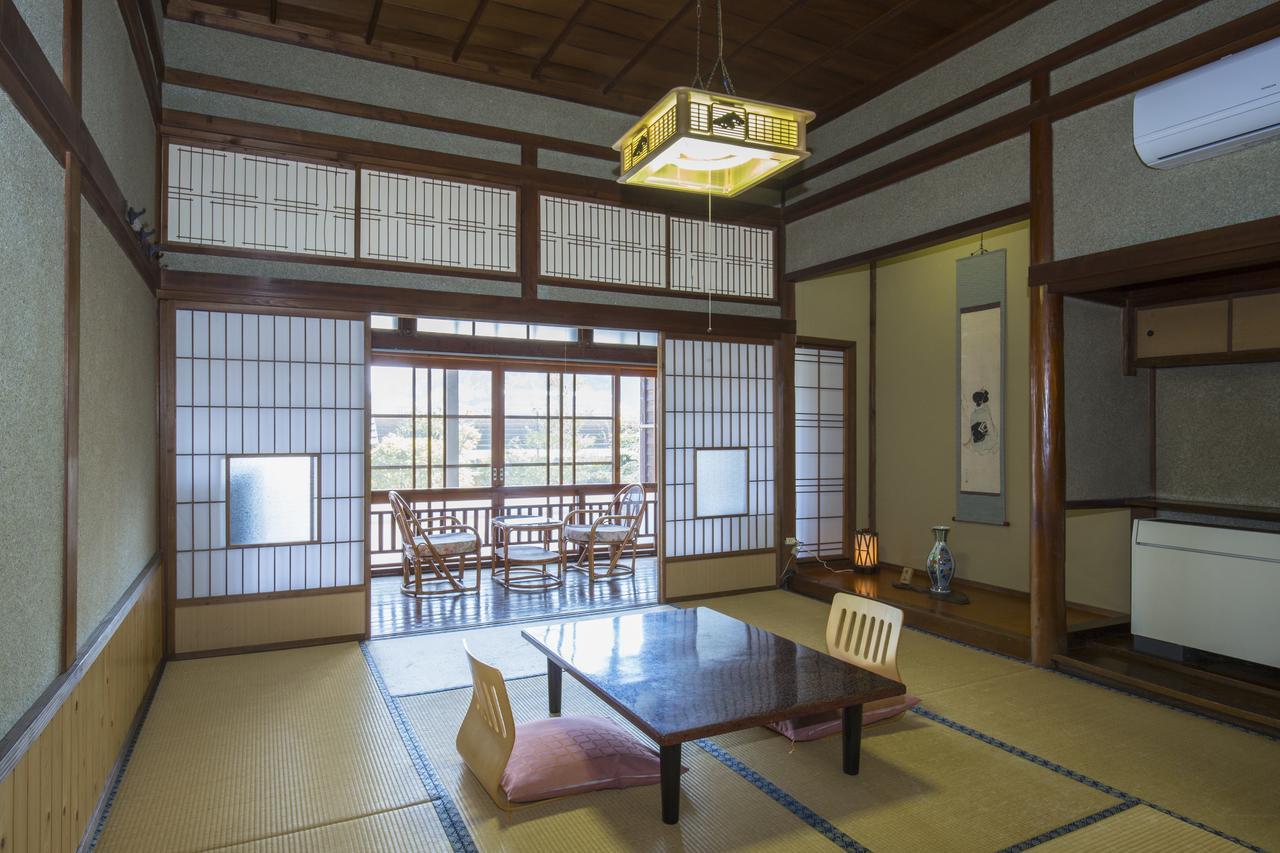 Hitoyoshi Ryokan Екстер'єр фото